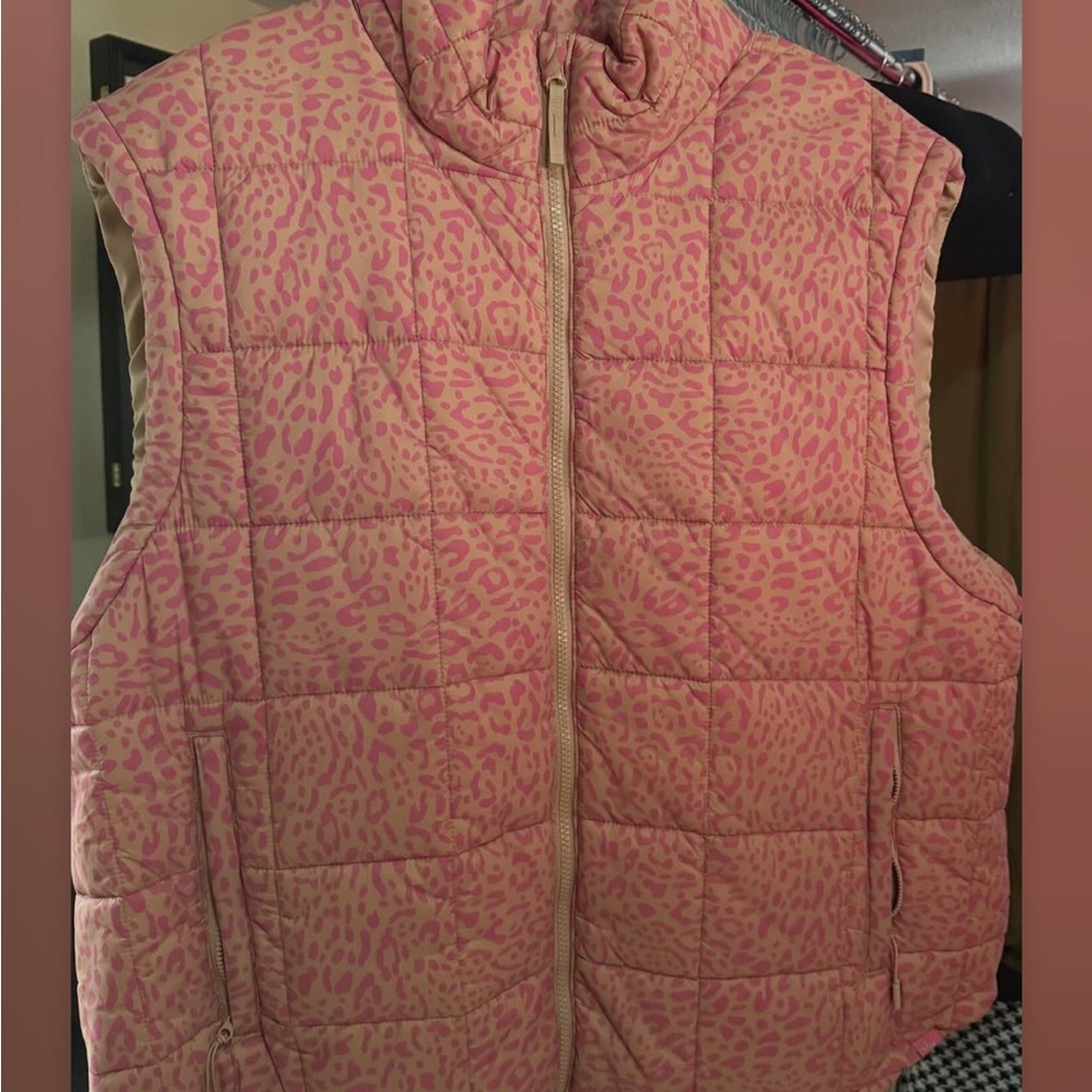 Women's Pink Leopard Print Quilted Vest